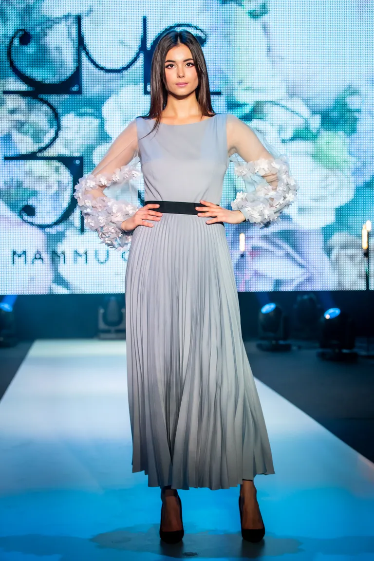 Mammu siidised plisseerid ja suured varrukad ruumiliste detailidega, aktsendiks lai vöö. - TFW2020 Mammu Couture