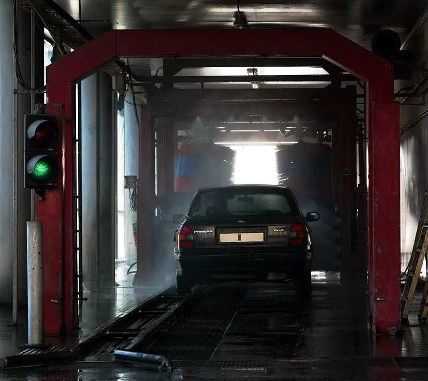 Kui Pärnus jagatakse korralikele autojuhtidele tasuta kütust, siis Võrus saavad nad tasuta oma auto puhtaks pesta.