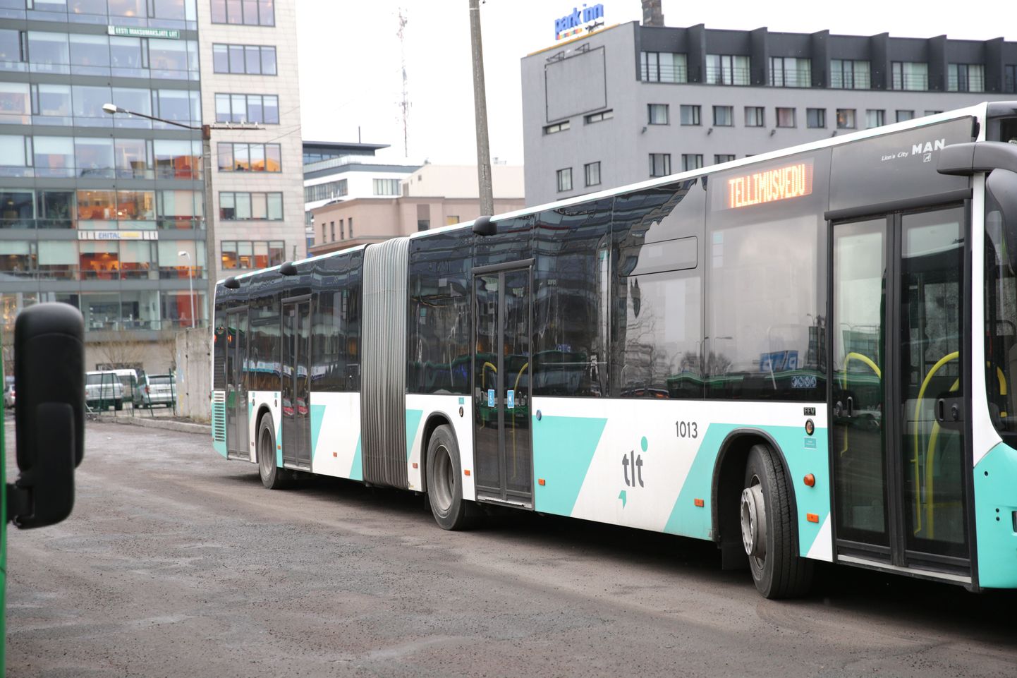 Tallinna ühistransport. Uued MAN City bussid uue Tallinna ühistranspordi ühtse kujundusega. Sellist hakkavad järgima ka uued trammid.