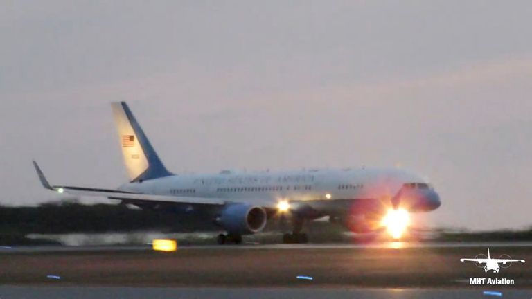 Lennuk koodiga Air Force 2, mille pardal oli USA asepresident Mike Pence, mõni aeg enne New Hampshire'i Manchesteri lennuväljalt õhkutõusmist