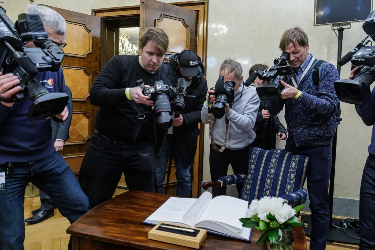 Фотографы и операторы за работой.