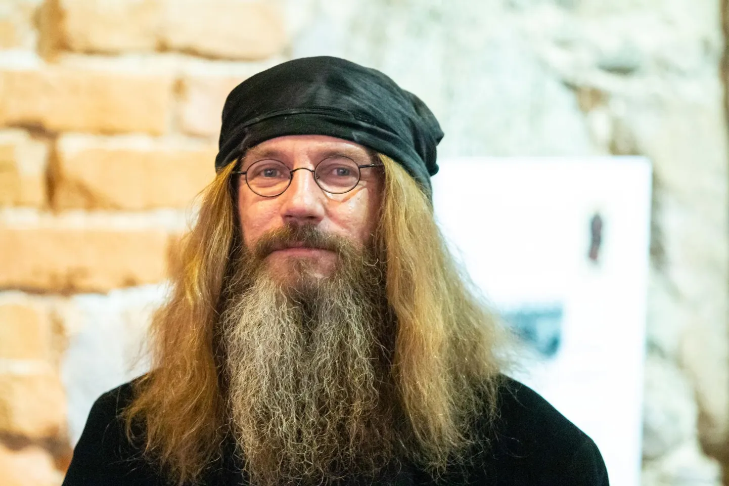 Korduvalt on konkursil edukalt osalenud Räpina kirja- ning muusikamees Aapo Ilves.