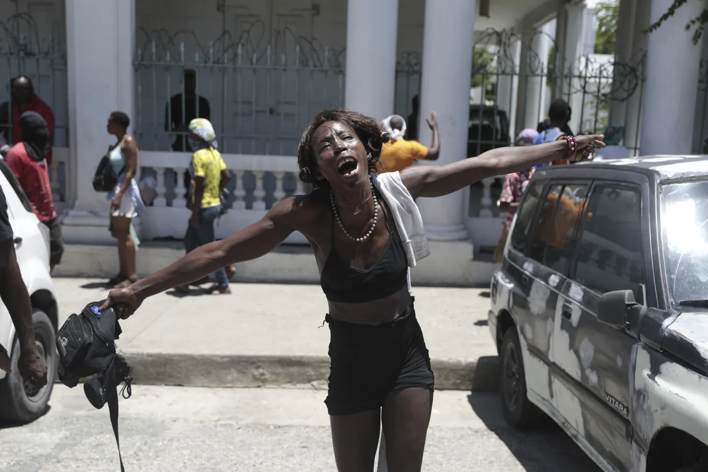 Ahastav naine, kelle pere hukkus jõuguliikmete käe läbi Haiti pealinna Port-au-Prince'i kurikuulsas Carrefour-Feuilles' linnaosas.