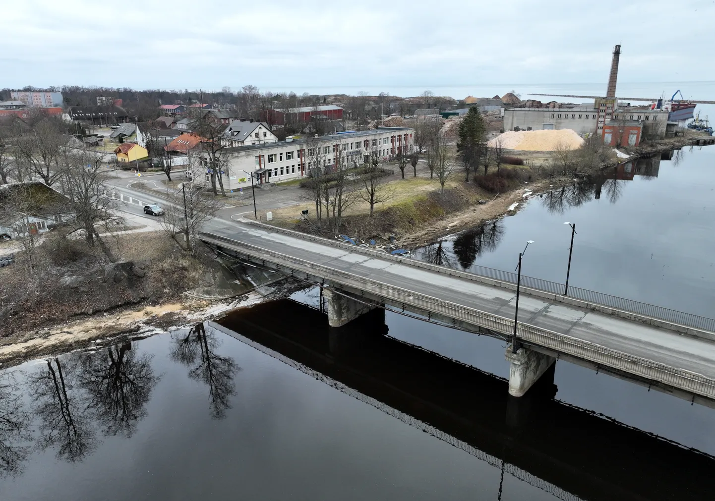 Tilts pār Salacu Salacgrīvā.