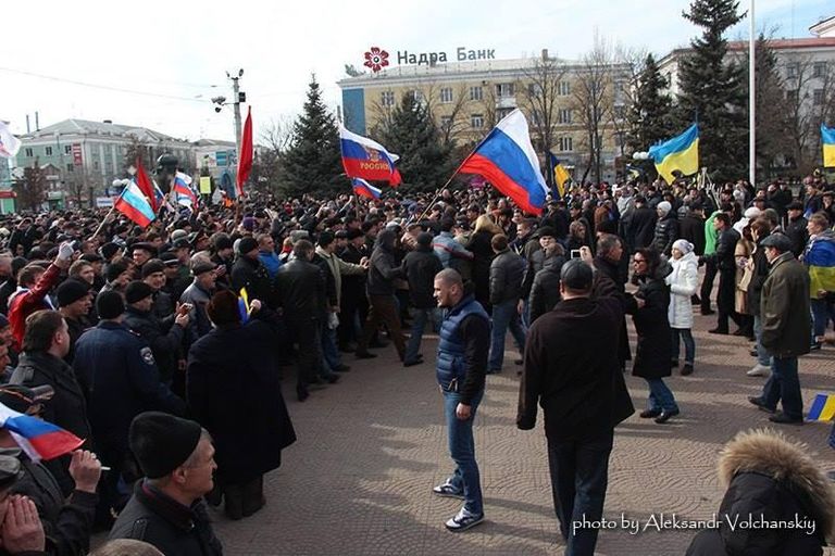 Начало столкновения между сторонниками Майдана и титушками 9 марта 2014 года.