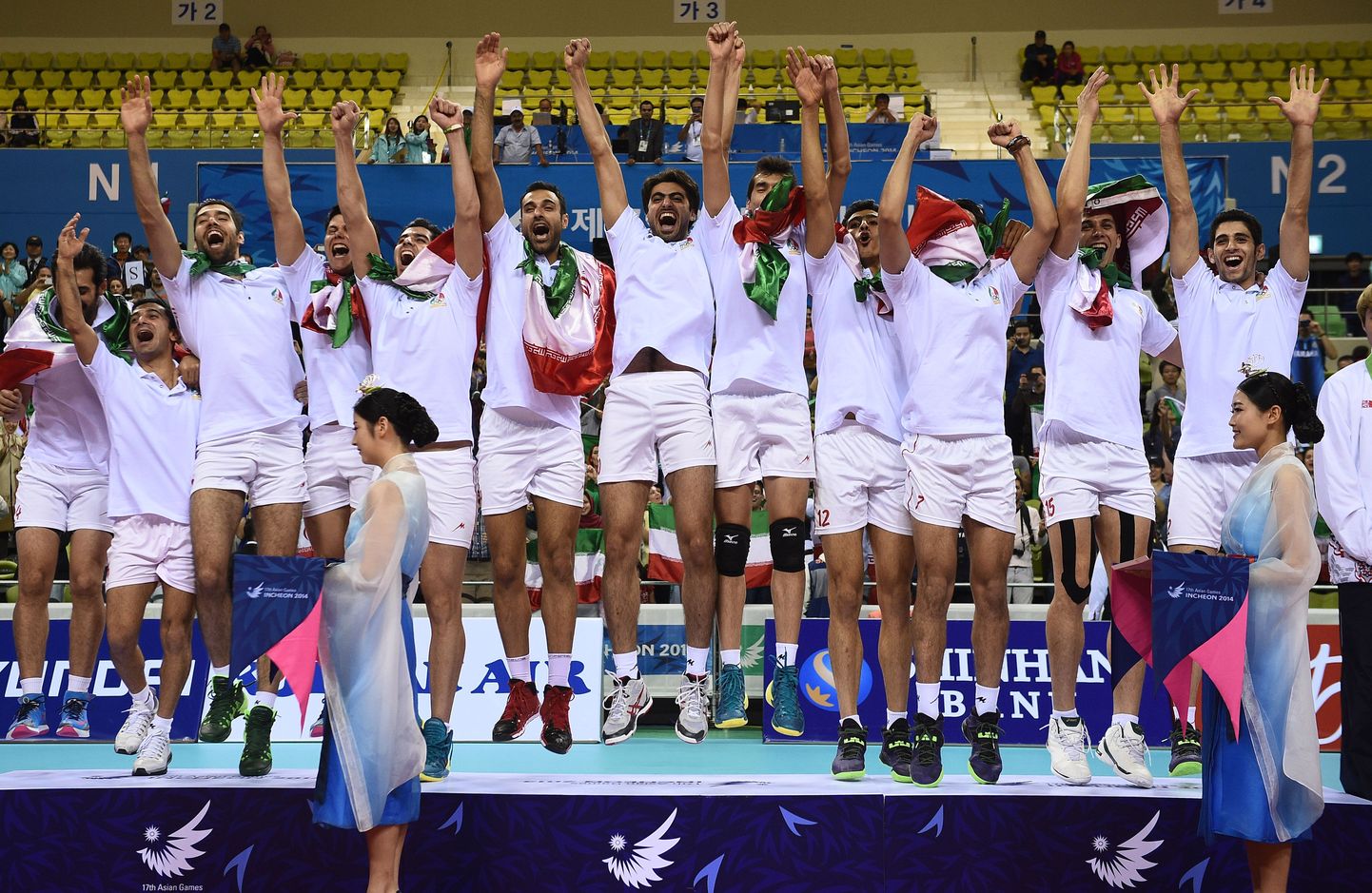 Iraani võrkpallikoondis tähistab Aasia karikavõitu