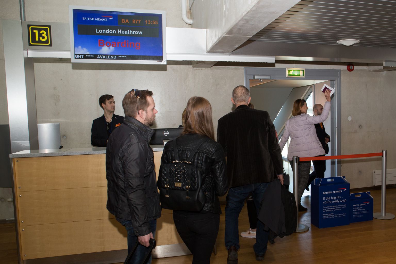 Reisjad lahkumas Tallinnast Londoni lennukile. Pilt on illustratiivne.