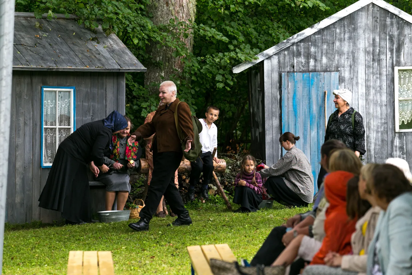 Möödunudaastane Mulgi kultuuri festival Nava talus. Näidend «Läbi Venemaa» rääkis nelja Eesti naise reisist koju.