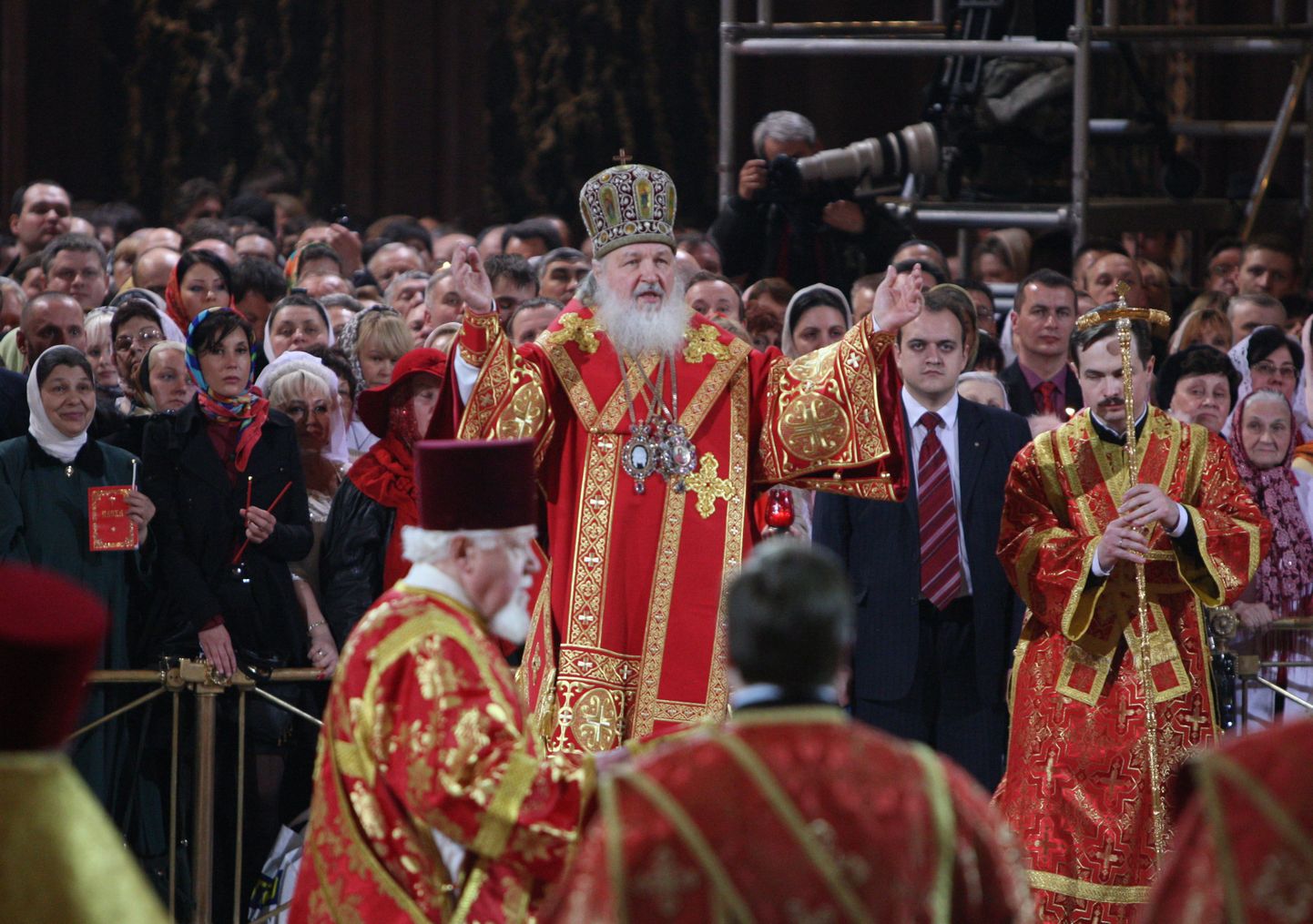 Патриарх Московский и всея Руси Кирилл проводит службу