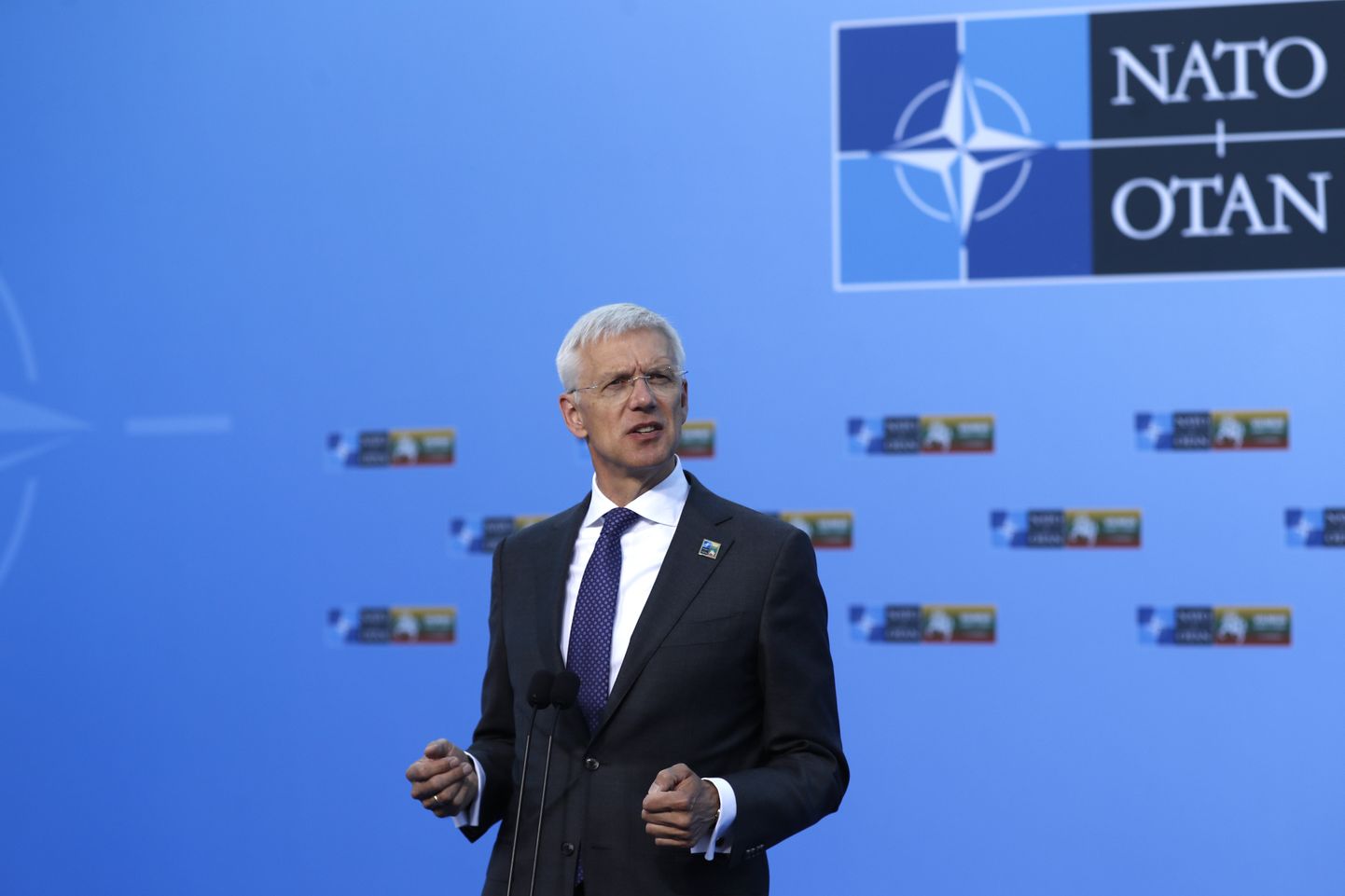 Krišjānis Kariņš peaministrina NATO Vilniuse tippkohtumisel tänavu juulis.
