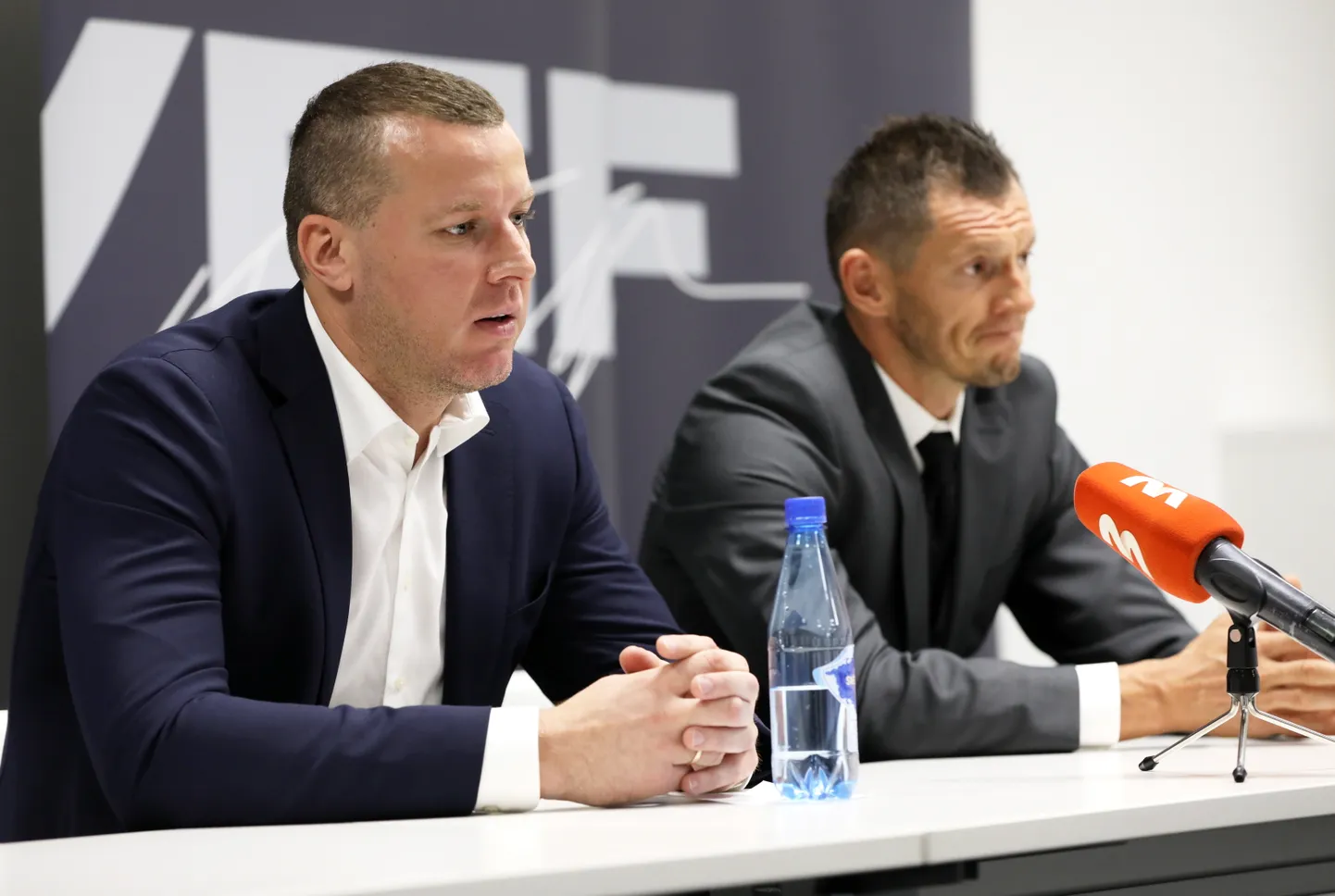 "VEF Rīga" prezidents Gatis Jahovičs (no kreisās) un "VEF Rīga" padomes priekšsēdētājs Jānis Blūms