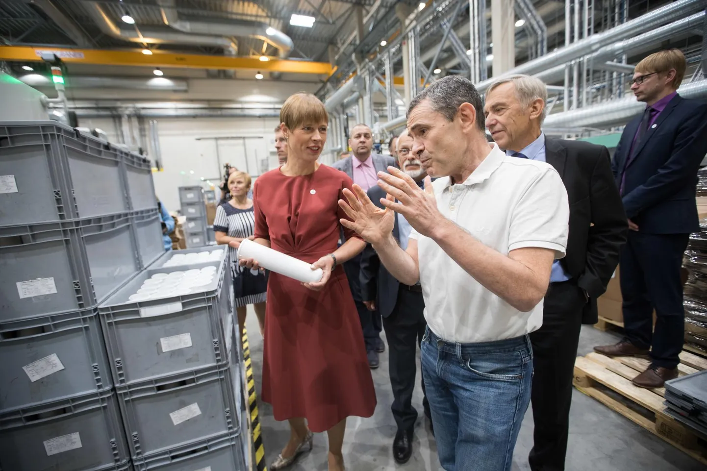 President Kersti Kaljulaid töötas Narvas ka augustis. Muuhulgas külastas ta Narva Tööstusparki.