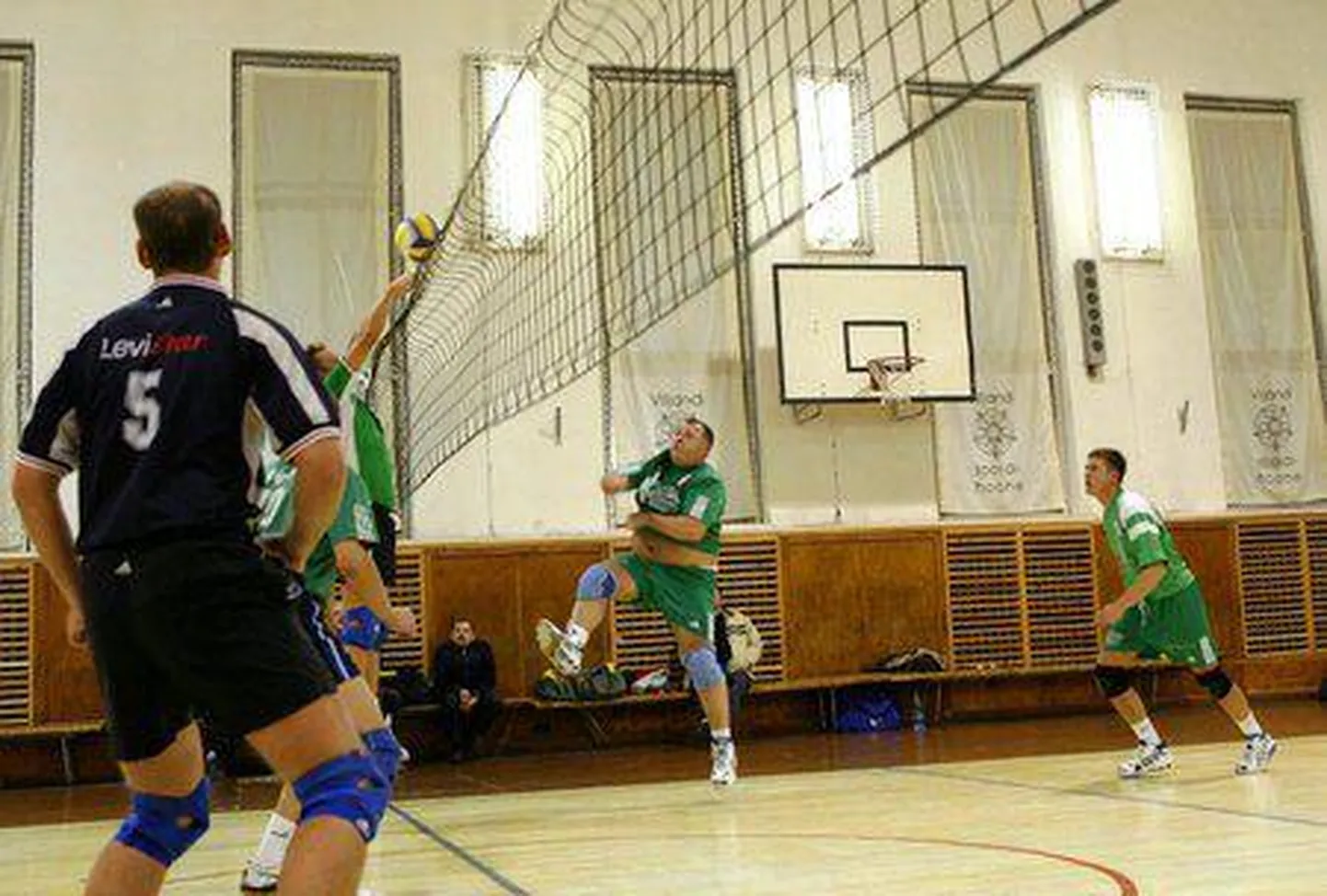Lääne-Virumaa spordiveteranid pidasid möödunud pühapäeval võrkpalli meistrivõistlusi.