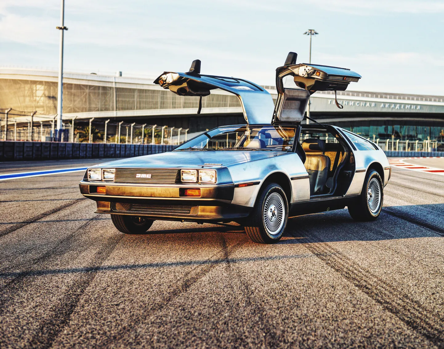 DeLorean DMC-12
