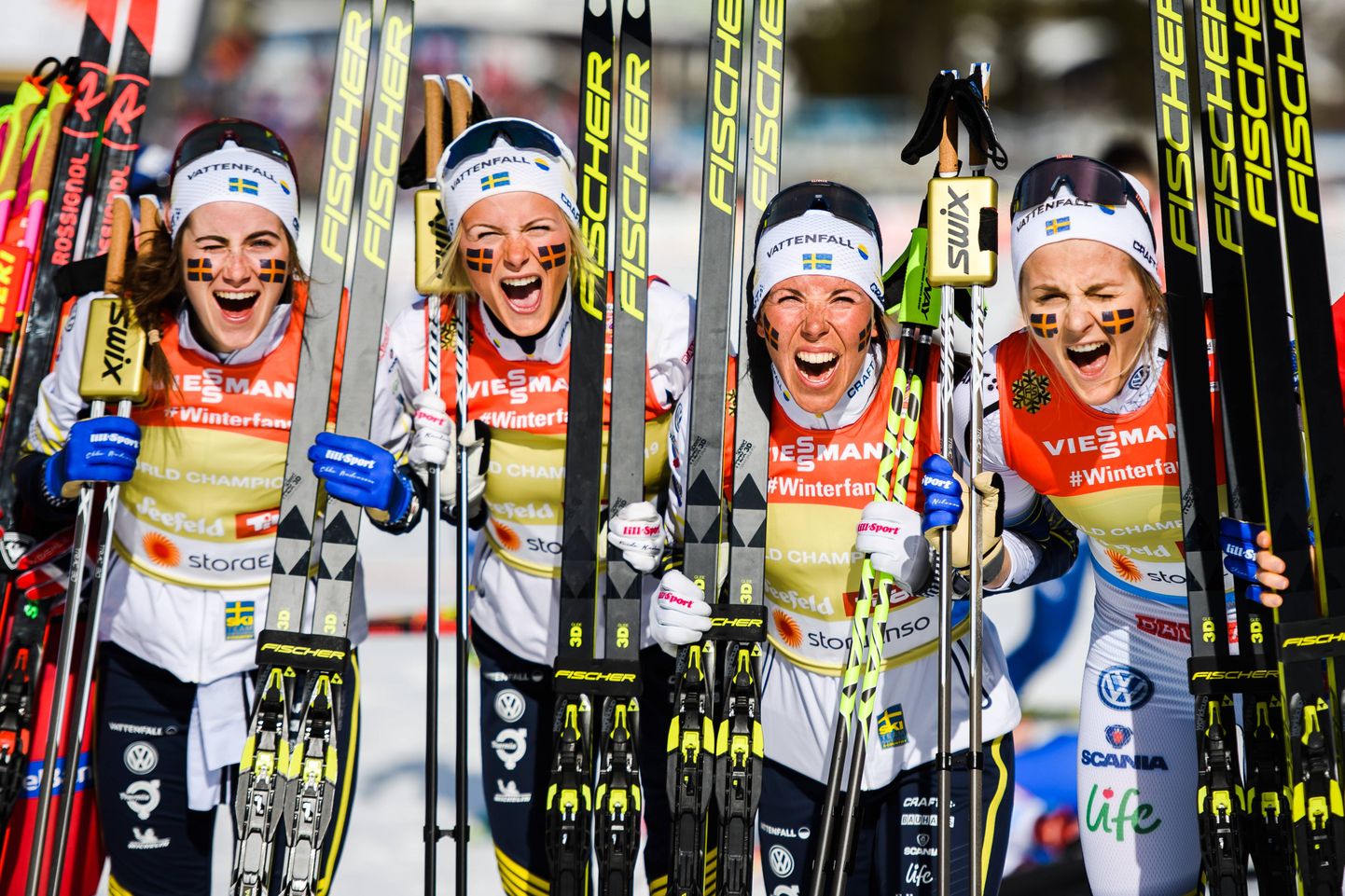 Rootsi naiste teatenelik koosseisus Ebba Andersson, Frida Karlsson, Charlotte Kalla ja Stina Nilsson võitis mullu Seefeldi MMil kuldmedali. Ehkki rootslannade on edukad, pole suhe sportlaste ja alajuhtide vahel hea.