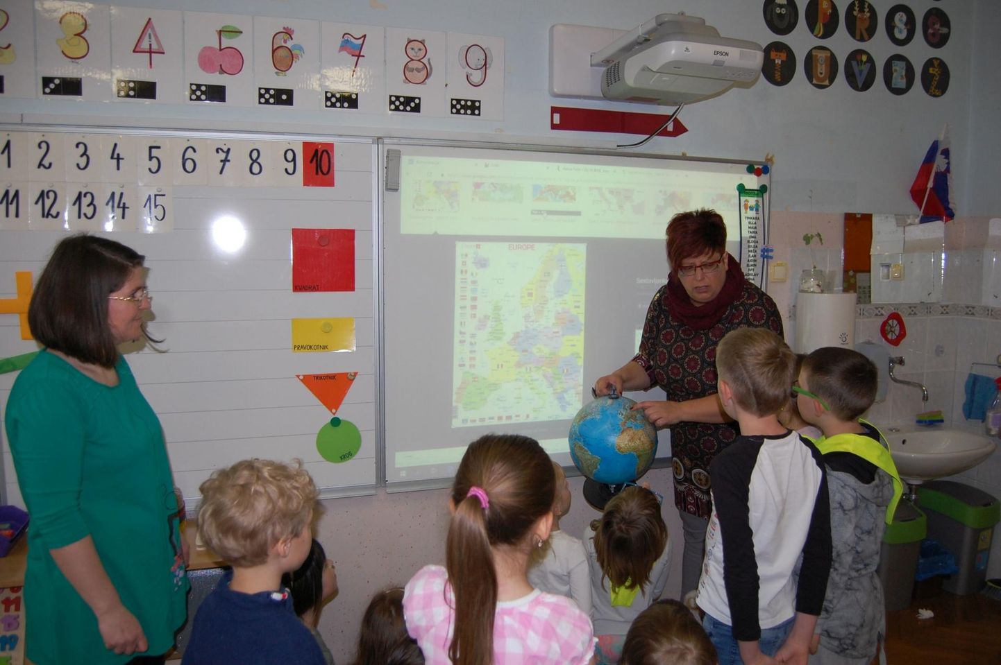 Sloveenia õpilased saavad teada, kus asub Eesti.