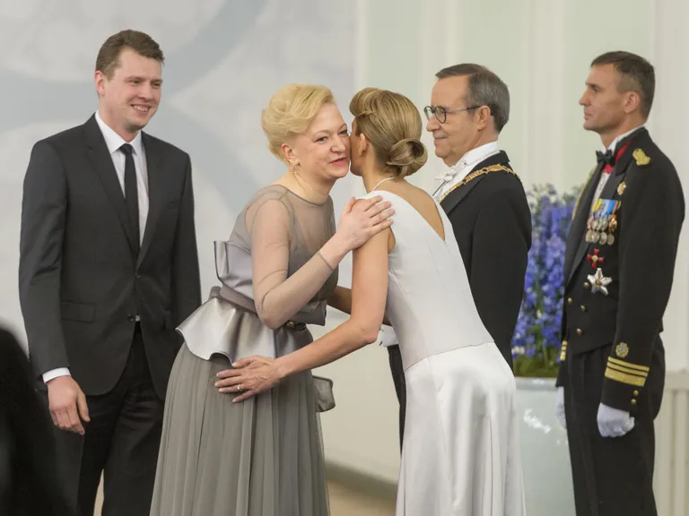 Läti Televisiooni kultuuriprogrammide hankejuht Gunta Sloga ja saatejuht Arnis Krauze. Foto: Andres Putting/presidendi kantselei