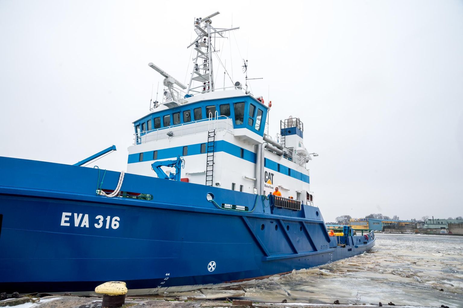 Transpordiameti teatel on laevade Pärnu sadamasse pääsemine rüsijää tõttu raskendatud, appi tõttab EVA-316.