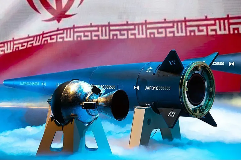 Fattah’ raketi teine aste, mis kannab lõhkepead, ja selle rakettmootor.