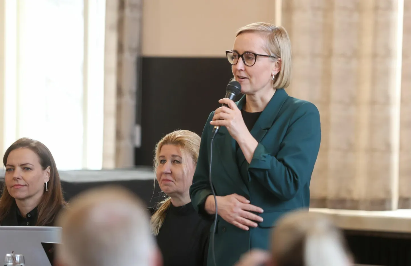 Haridus- ja teadusminister Kristina Kallas ning haridustöötajate liit on haridusleppele oma allkirja juba andnud. Nüüd oodatakse novembri lõpuni, et ka omavalitsused sellega liituksid.
