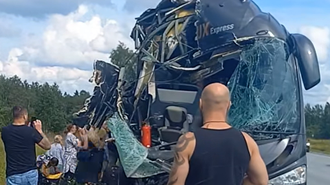 VIDEO ⟩ Saue lähistel raskesse bussiõnnetusse sattunud reisija jagab šokeerivat kaadrit sündmuskohalt
