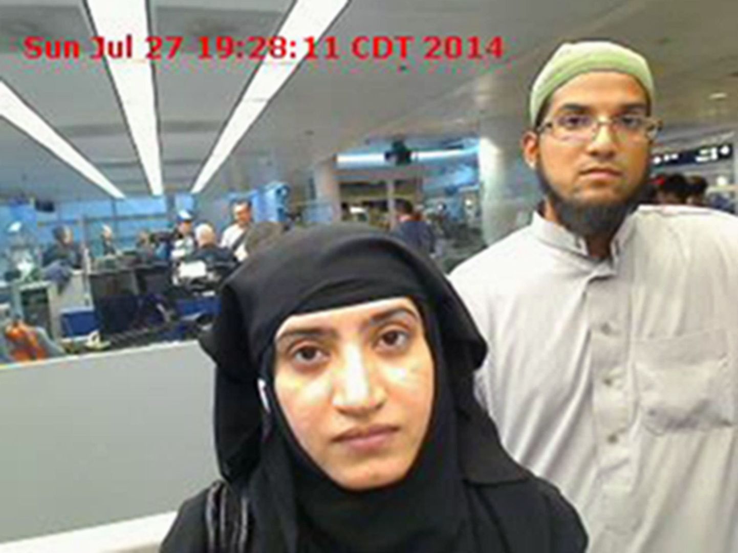 California tulistajad Tashfeen Malik (vasakul) ja Syed Farook mullu suvel Chicago rahvusvahelises lennujaamas.