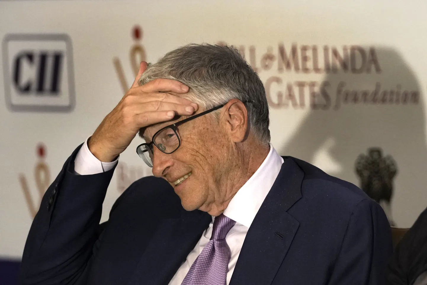 Bill Gates 28. veebruaril 2024 Indias New Delhis Bill ja Melinda Gatesi fondi algatatud soolise võrdõiguslikkuse ja võrdõiguslikkuse alliansi logo ja lehekülje avalikustamisel.
