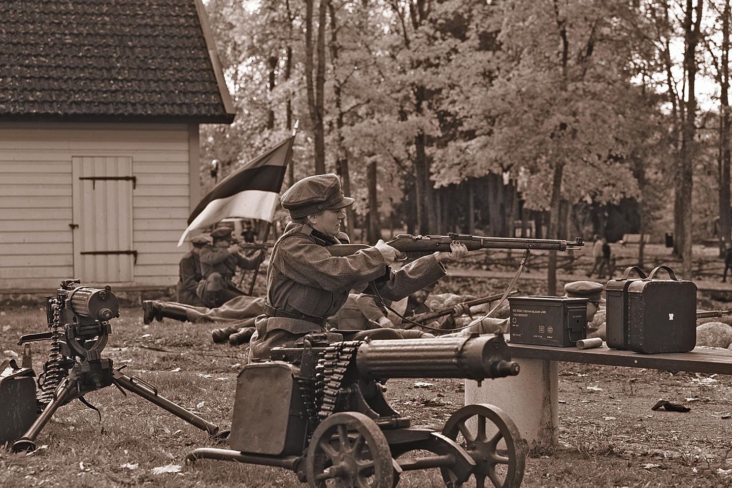 17 ajalooklubi viiest riigist taaselustasid 2017. aastal Viljandi mõisa pargis lahingu, mis peeti 1919. aastal Kärstnas. See lahing peatas omal ajal vaenlase, Vene 49. kütirügemendi liikumise Viljandi poole.