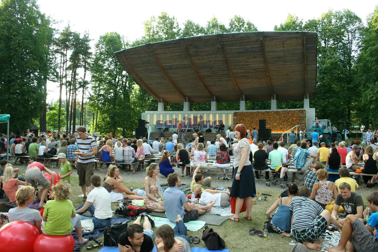 Kilingi-Nõmme suvine tippsündmus "Schillingi" festival ootab tänavu vähemalt paari tuhandet igas vanuses külastajat nii muusikat nautima kui hõrgutisi proovima.