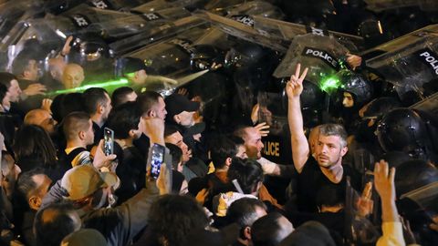 Politsei lasi meeleavaldusel Thbilisis käiku pipragaasi ja kasutas jõudu
