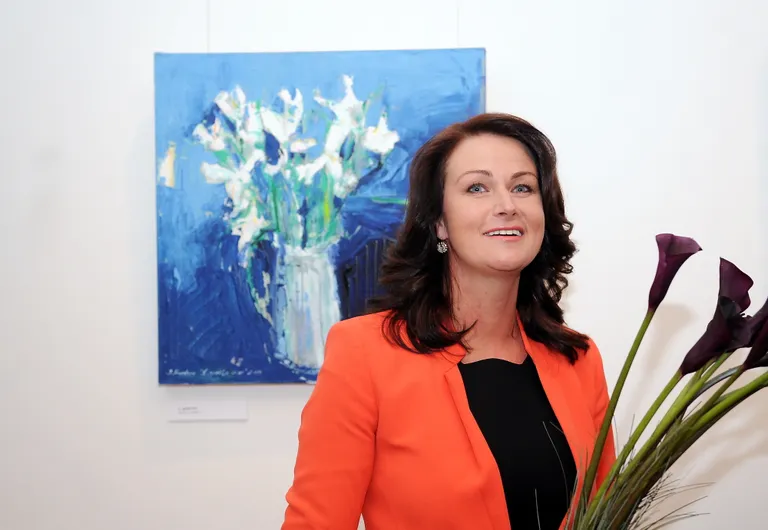 Māksliniece Ieva Bondare savas personālizstādes Gads&Laiki atklāšanā.