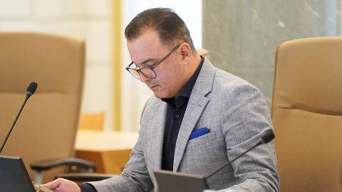 Latvijski minister za zdravje Hosams Abu Meri umaknil kandidaturo za predsednika stranke Vienotība