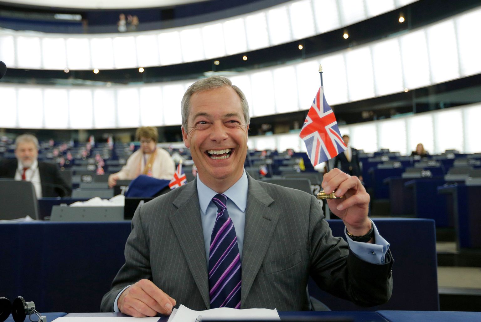 Nigel Farage on Euroopa Parlamendi saadikuna töötanud alates 1999. aastast. Liberaalist eurosaadiku Guy Verhofstadti hinnangul on Farage´ile 17 aasta jooksul makstud palk olnud ELi suurim raharaisk.