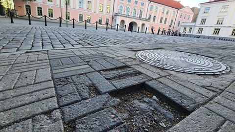 Не упадите: в Таллинне повсюду разбитая плитка. Что с этим делать?