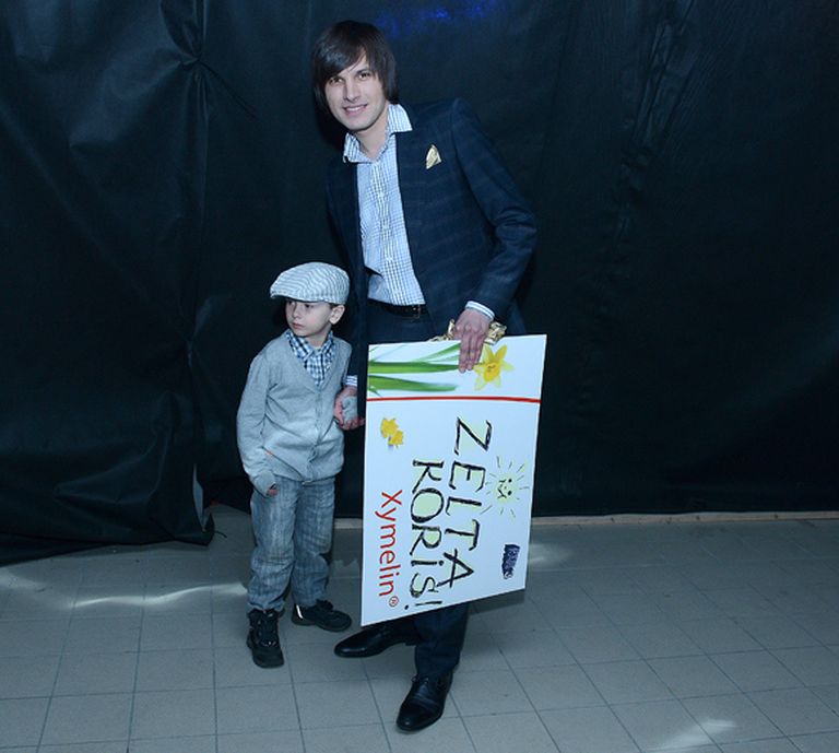 Uz TV3 šova "Koru kari" tiešraidi Andris paņēmis līdzi savu četrus gadus veco dēlēnu Valteru 