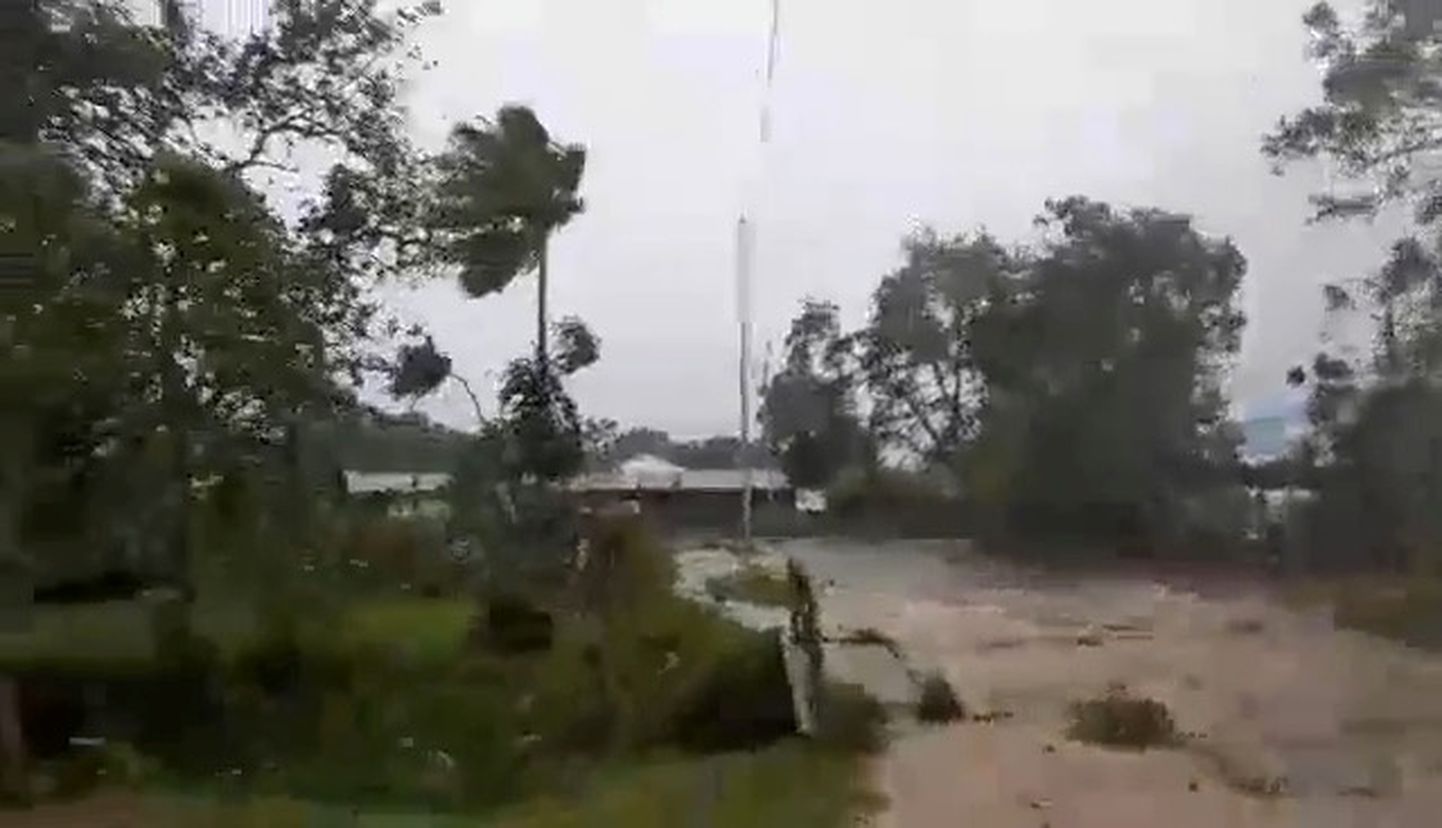 Tsüklon Harold jõudis Vanuatule Luganville'i täna hommikul.