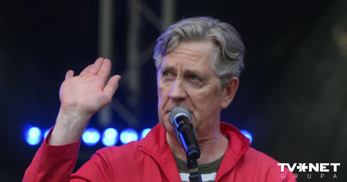 Freddy's Christmas Curiosity: A Funny Story - News Directory 3