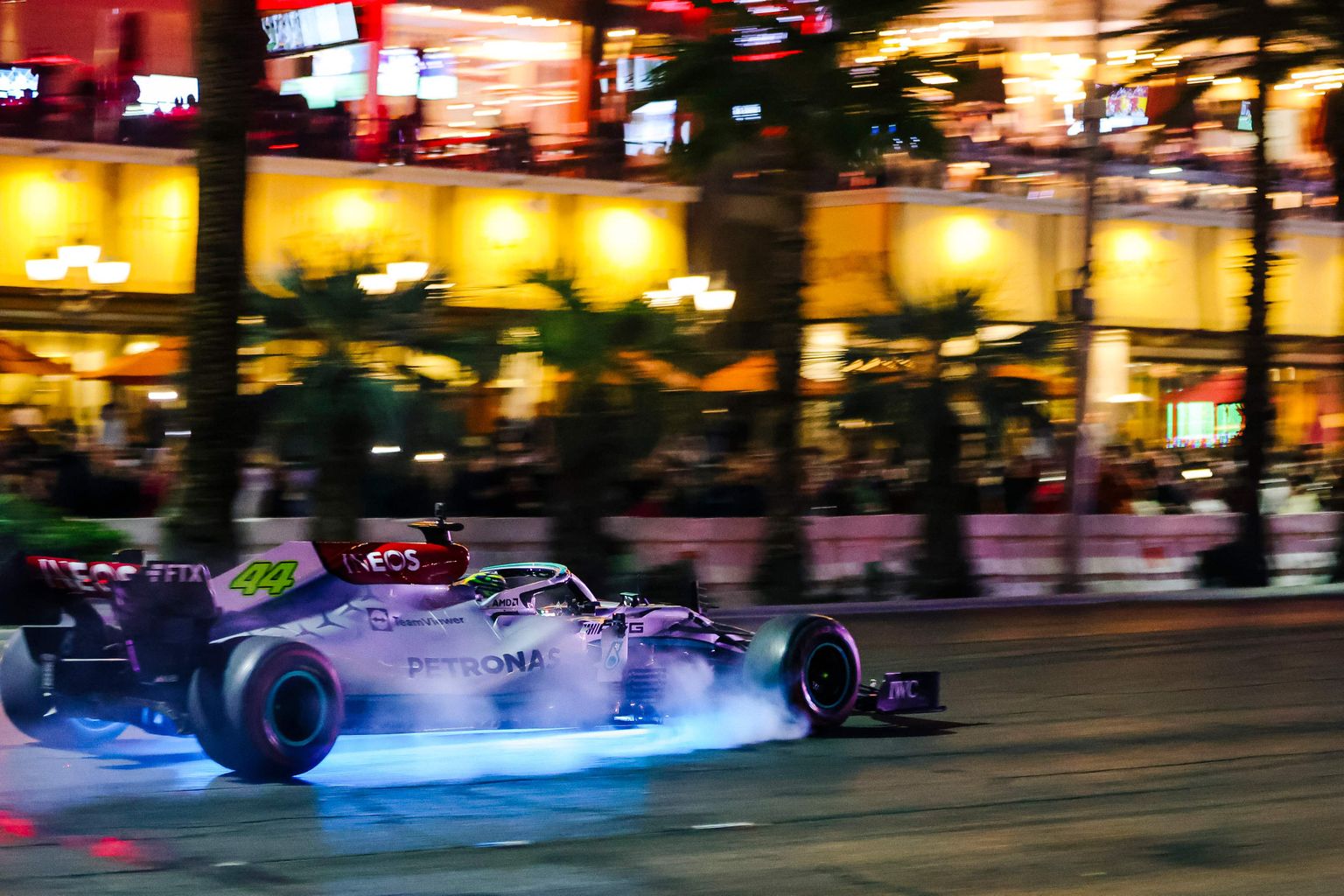 Lewis Hamilton (Mercedes) Las Vegase Stripil, kus tänavu sõidetakse F1 etapp. Tema ülemus Toto Wolff on üks neist, kes ei tervitaks kuningliku sarjaga liitujaid avasüli.