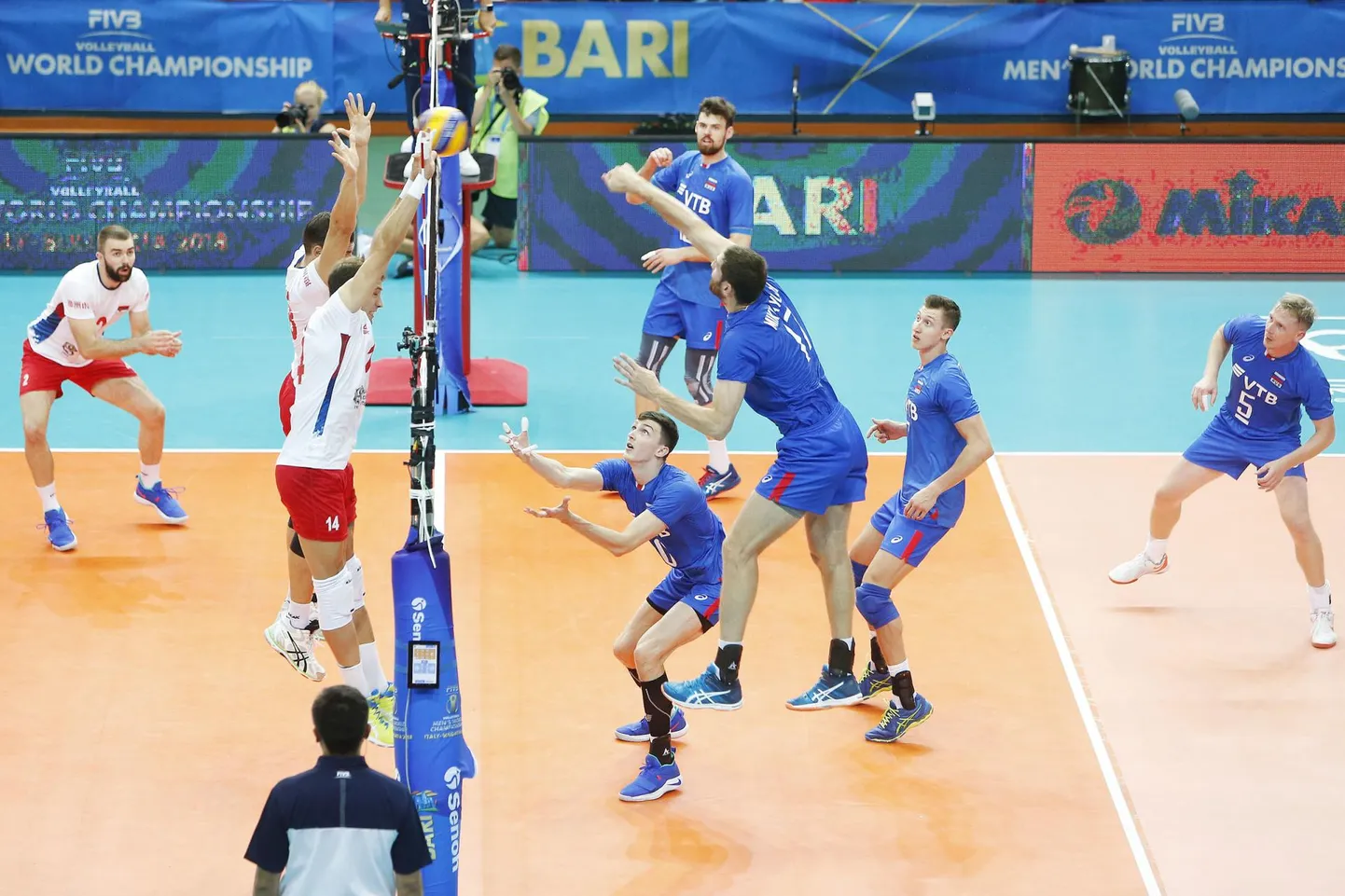 Serbia blokk eesotsas Aleksandar Atanasijeviciga nullib Maksim Mihhailovi rünnaku.