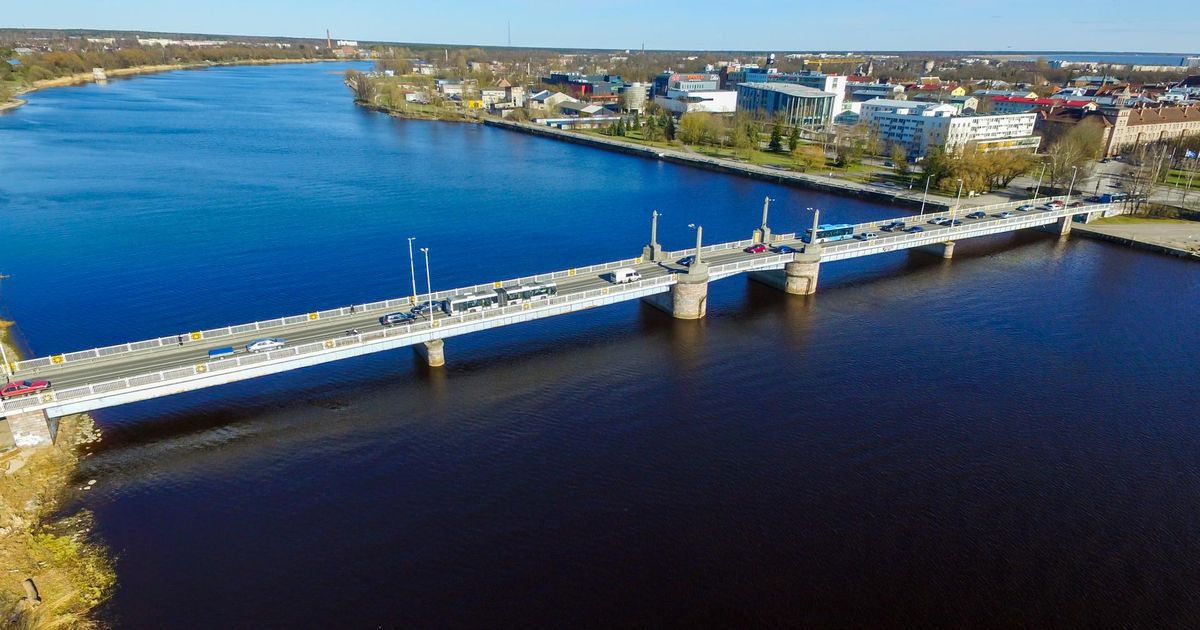 Kesklinna sillal on neljapäeva õhtul liiklus häiritud