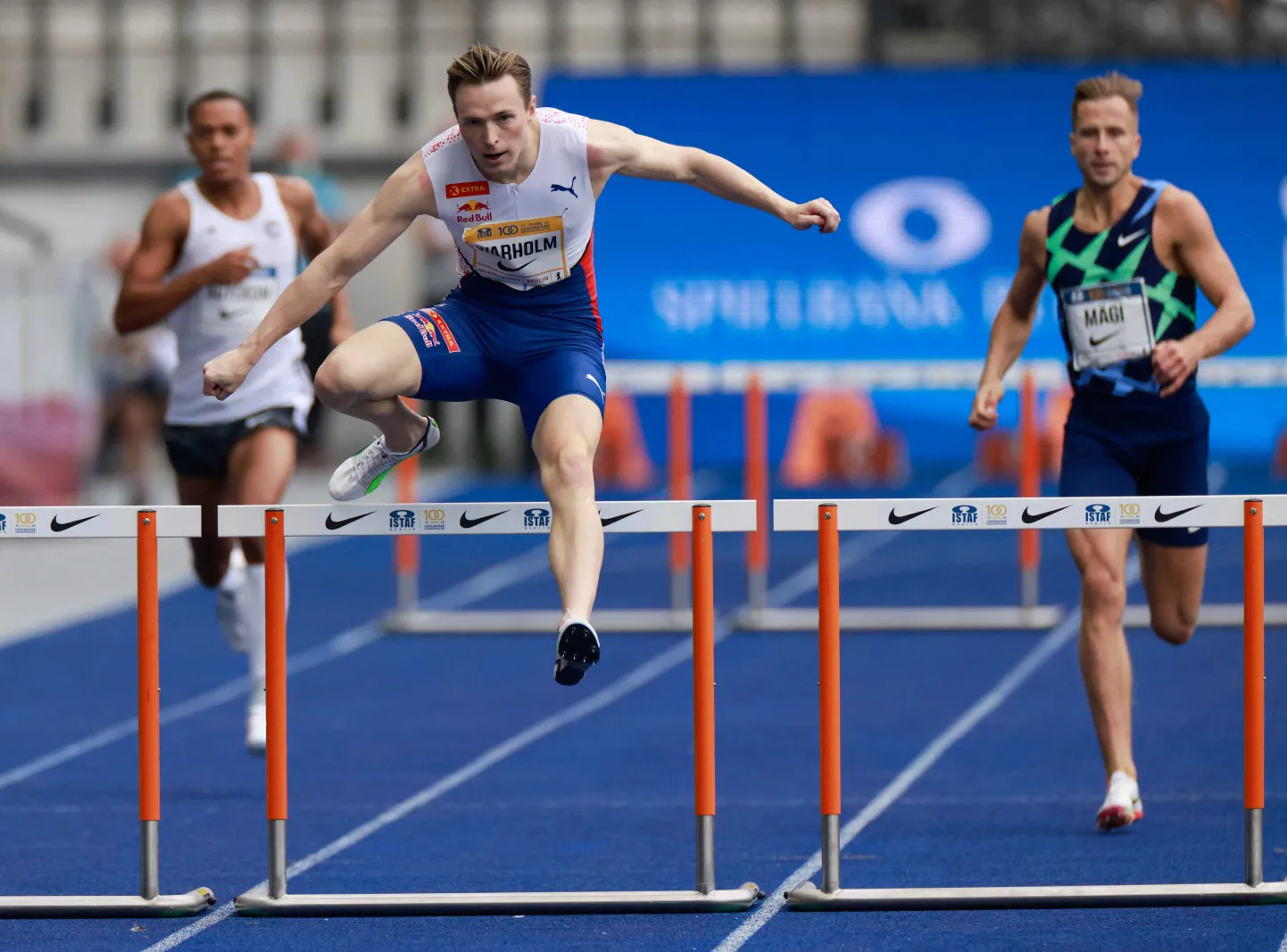 Norralane Karsten Warholm (esiplaanil) on meeste 400 m tõkkejooksus suurfavoriit, kuid enne võistlust talle kuldamedalit siiski kaela ei riputa. Rasmus Mägi (paremal) puhul tasub rääkida finaali unistusest.