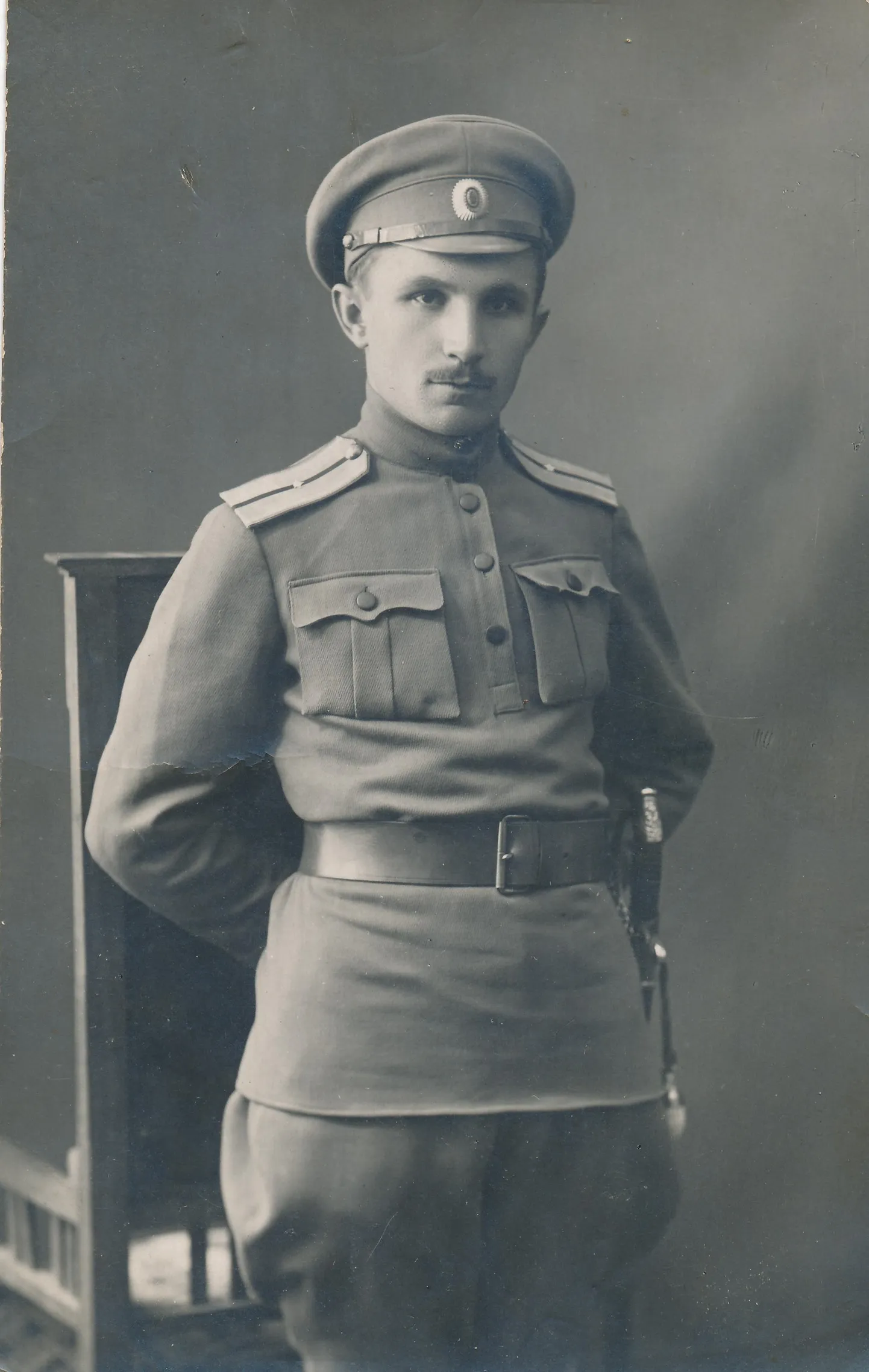Tulevane menukas noorsookirjanik Jüri Parijõgi.