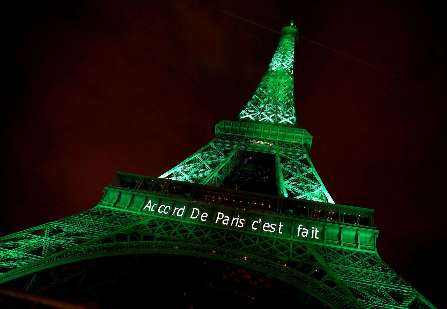 Eiffeli torn Pariisi kliimaleppe sõlmimise ajal.