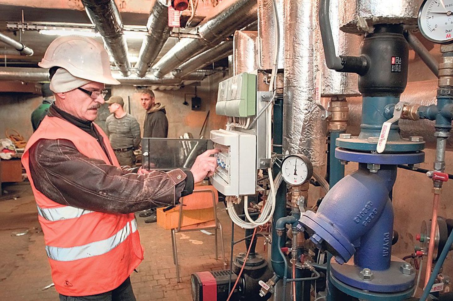 Viktor Talsi paigaldatud ujula tööks vajalikud kütte-, soojendus- ja tuulutussüsteemid käivituvad ühest näpuliigutusest.