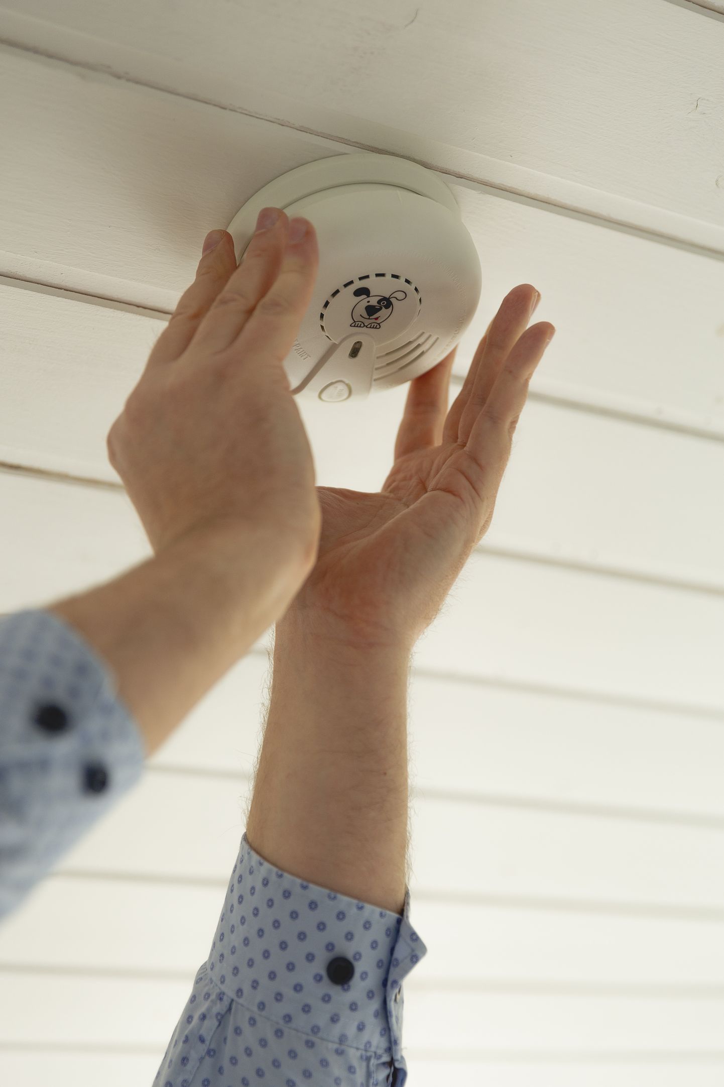 В рамках проекта «Сделаем дома безопасными» будут установлены специальные дымовые датчики для слабослышащих людей.