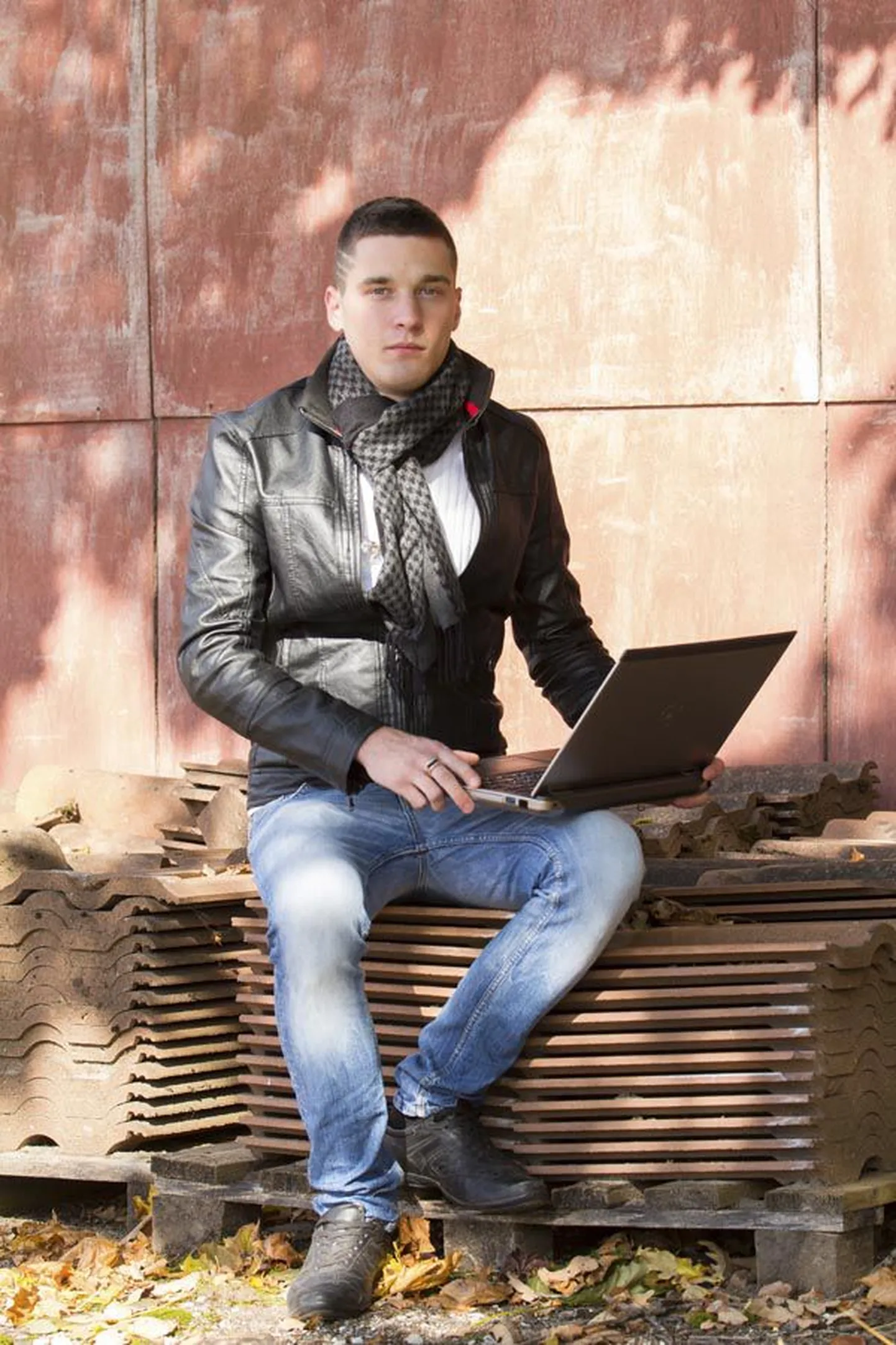Tanel Peep sõidab «EuroSkillsile» Microsofti spetsialistina. Mullu, kui ta Eestis oma oskuste eest kuldmedali sai, oli ta veel Viljandi ühendatud kutsekeskkooli õpilane, kuid nüüdseks on saanud temast sama õppeasutuse arvutiõpetaja.