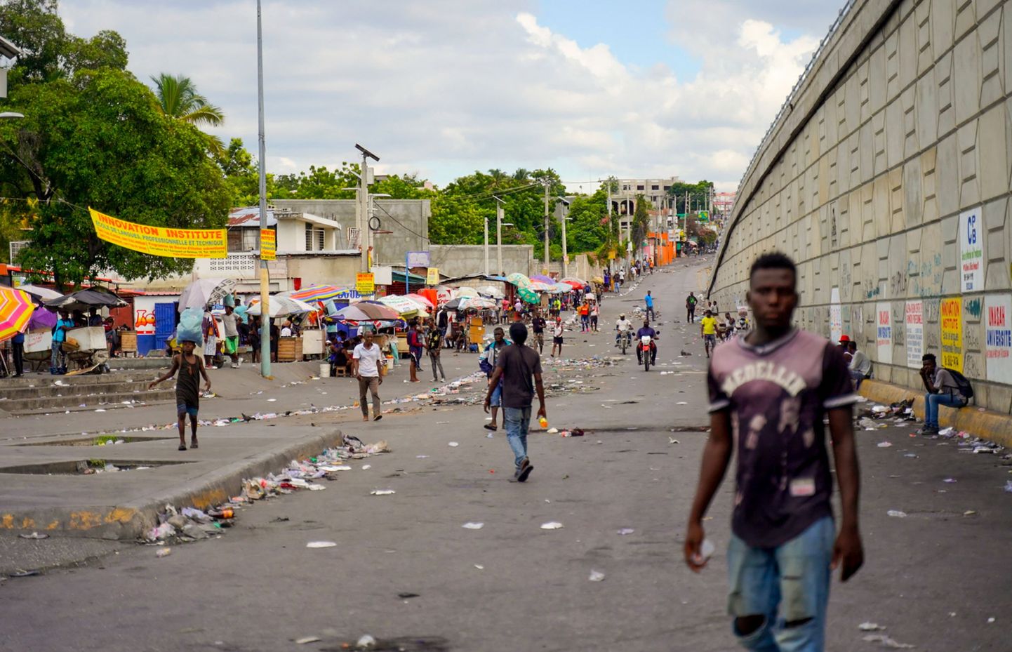 Tühjad tänavad Haitil. Pilt on illustratiivne.