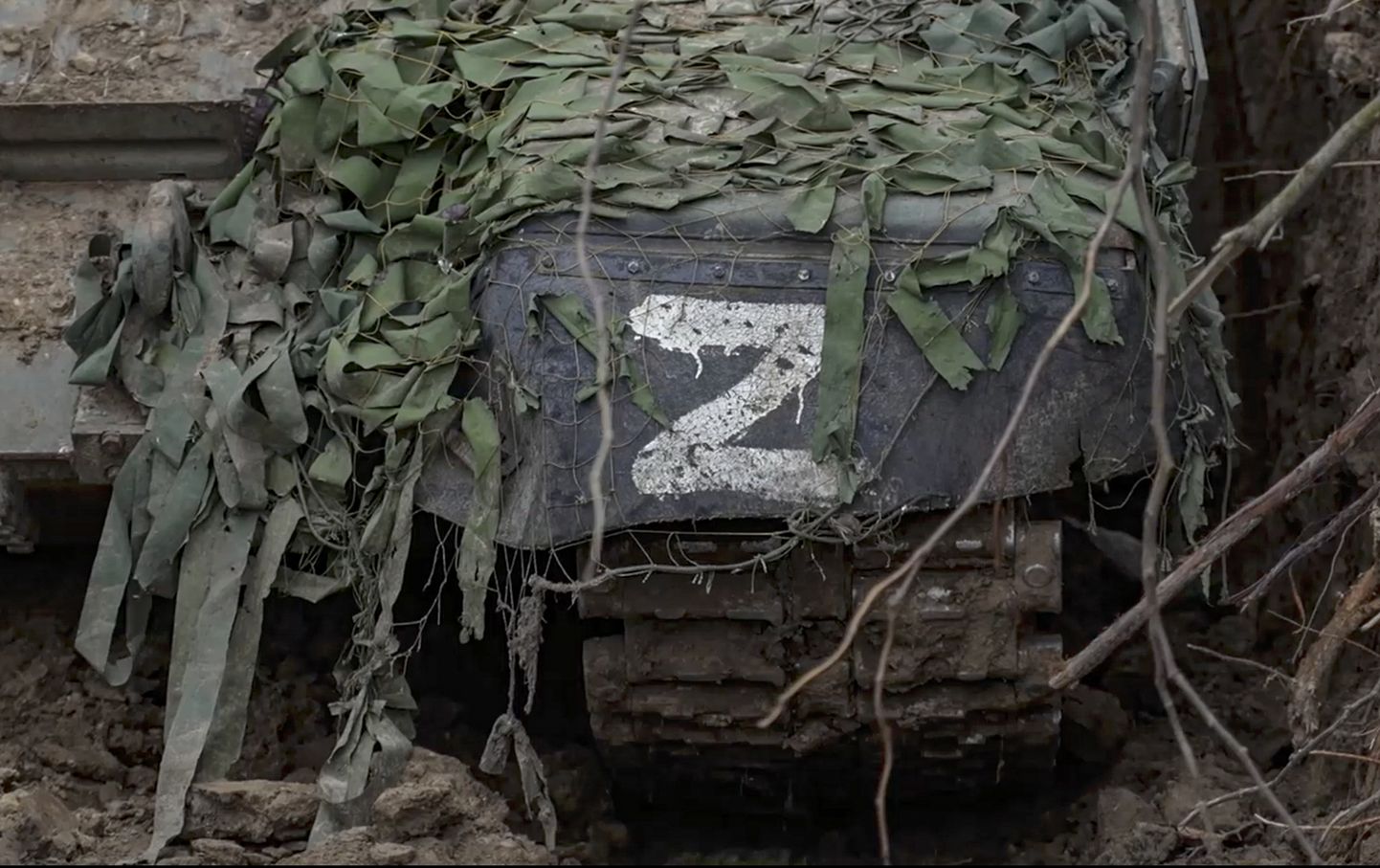 Символика российского вторжения на Украину «Z» на боевой машине.