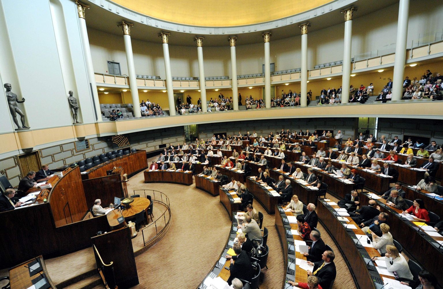 Vaade Soome parlamendi istungitesaali.