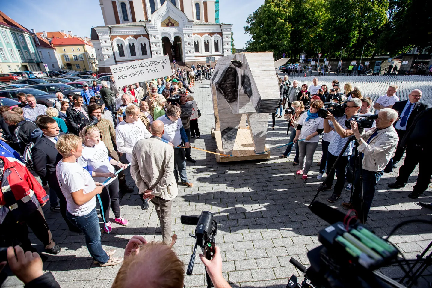 Põllumeeste sellesügisene meeleavaldus Toompeal ja 101 Poola piimapakki sisaldanud Trooja lehma üleandmine riigikogule.